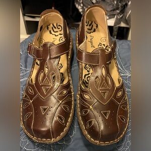 Propet Jenna Women’s Cut Out Fisherman Sandals